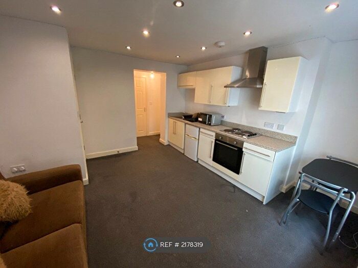2 Bedroom Flat To Rent In Sheffield, Sheffield, S1