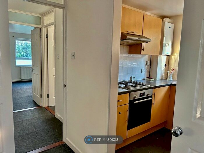 2 Bedroom Flat To Rent In Highfield Hill, London, SE19