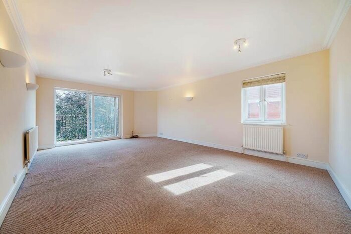 2 Bedroom Flat To Rent In The Downs, Wimbledon, SW20