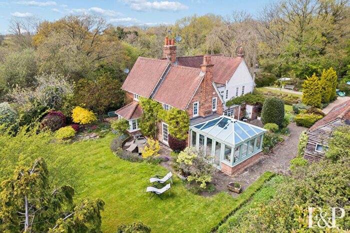 4 Bedroom Detached House For Sale In Winter Hill Road, Pinkneys Green, SL6