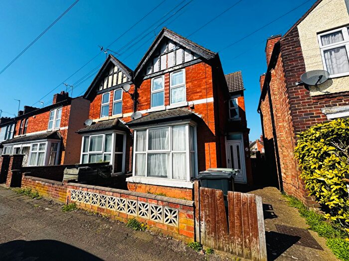 3 Bedroom Semi-Detached House To Rent In Irchester Road, Rushden, NN10