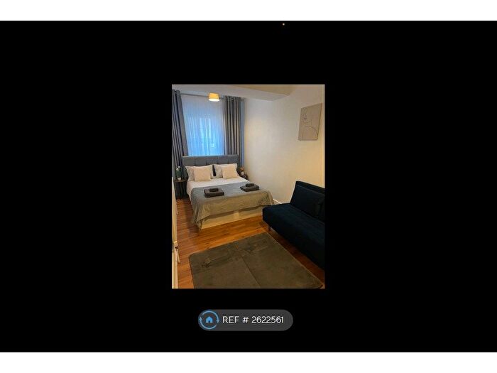 3 Bedroom End Of Terrace House To Rent In Parfett Street, London, E1