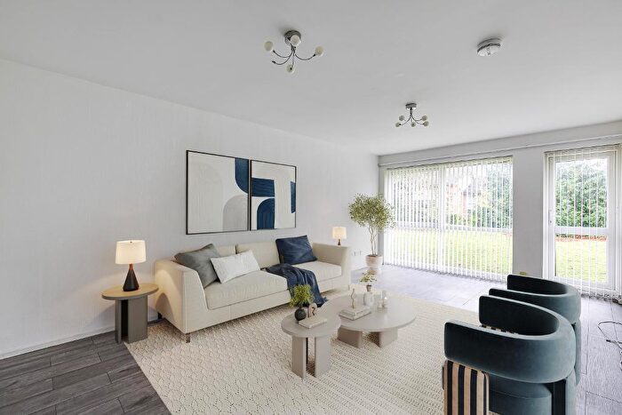 2 Bedroom Semi-Detached Bungalow For Sale In Chichester Road, Croydon, CR0