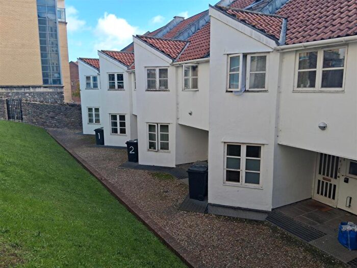 8 Bedroom Terraced House To Rent In Johnny Ball Lane, Bristol, BS2