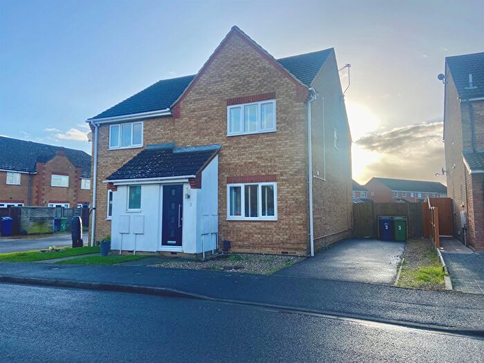 3 Bedroom Semi-Detached House For Sale In Swanton Close, March, PE15