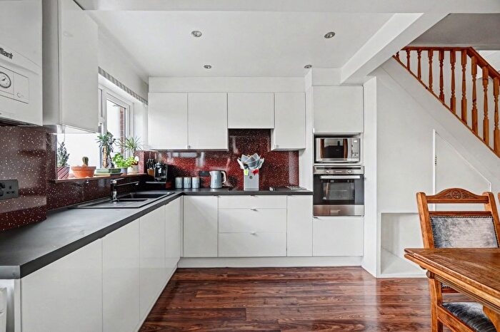 3 Bedroom End Terrace House For Sale In Acorn Road, Gillingham, Kent, ME7