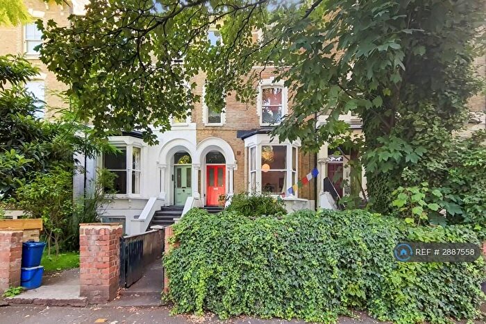 2 Bedroom Flat To Rent In Amhurst Road, London, E8