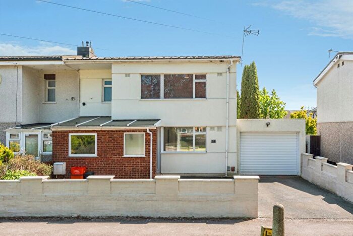 3 Bedroom Semi-Detached House For Sale In Beech Avenue, Swindon, SN2