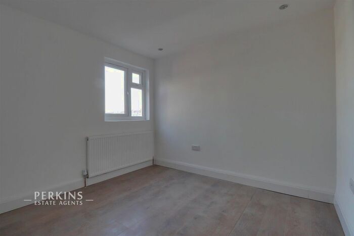 5 Bedroom Flat To Rent In Saxon Road, Southall, UB1