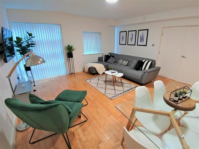 2 Bedroom Flat To Rent In Henry Street, City Centre, L1