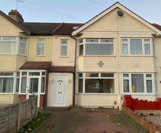 3 Bedroom Terraced House To Rent In Upminster Road South, Rainham RM13