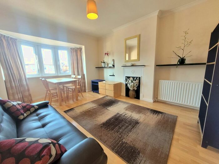 1 Bedroom Flat To Rent In Woodville Road, London, NW11