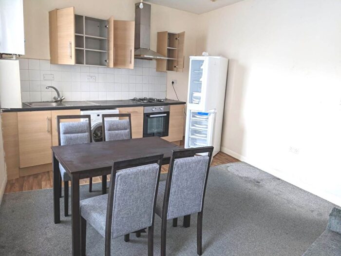 3 Bedroom Flat To Rent In The Green, Southall, UB2