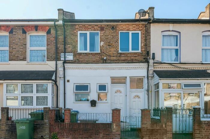 2 Bedroom Flat To Rent In Brayards Road London, SE15