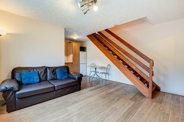 1 Bedroom Flat To Rent In Westcott Road, SE17