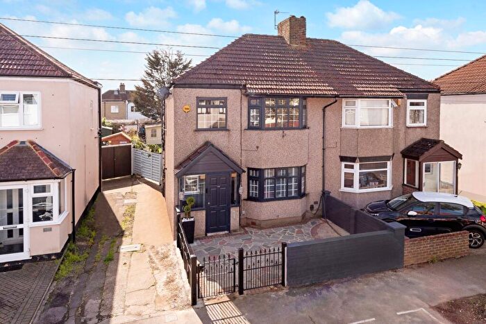 3 Bedroom Semi Detached House For Sale In Elsa Road, Welling, DA16