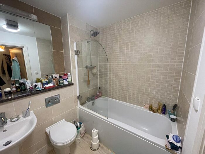 1 Bedroom Flat To Rent In Ocean Crescent, City Centre, PL1