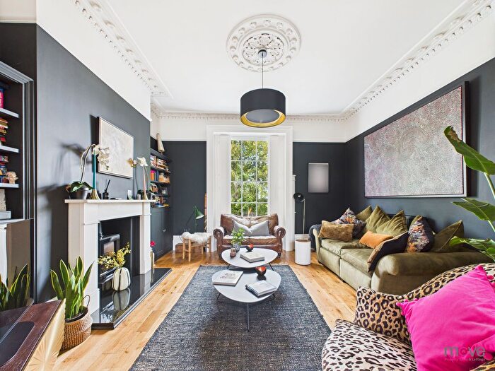 1 Bedroom Flat For Sale In Clarence Square, Cheltenham, GL50