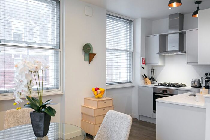 1 Bedroom Flat To Rent In Rathbone Place, London, W1T