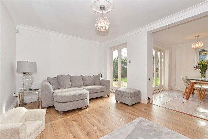 3 Bedroom Detached House For Sale In Thorneycroft Close, Kingswood, Kent, ME17