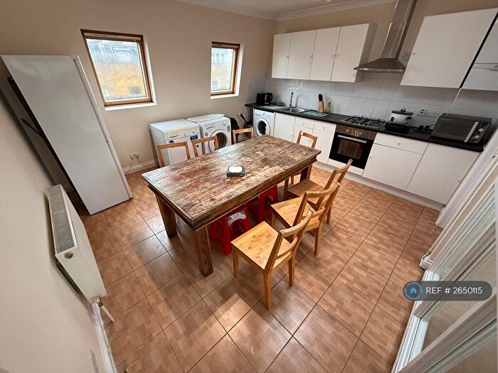 3 Bedroom Flat To Rent In Parkway, London, NW1