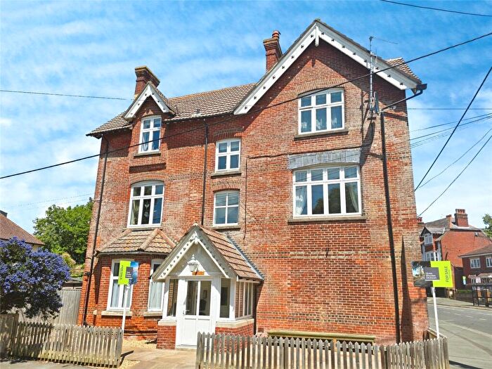 1 Bedroom Maisonette For Sale In Madeira Road, Totland Bay, Isle Of Wight, PO39