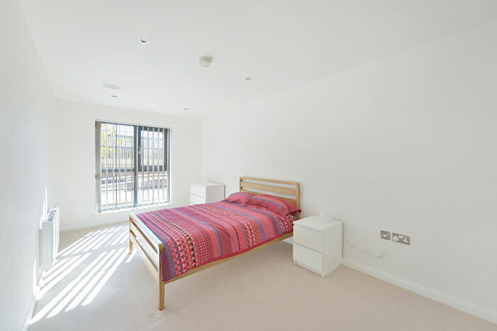 2 Bedroom Flat For Sale In Plumbers Row, London, E1