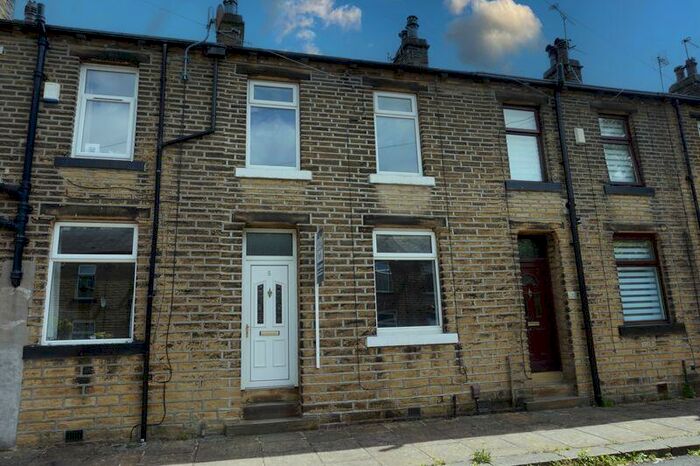3 Bedroom Terraced House To Rent In Chester Street, Halifax, HX3