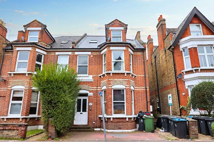 1 Bedroom Flat To Rent In King Charles Road, Berrylands, Surbiton, KT5