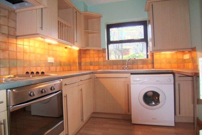 2 Bedroom Flat To Rent In Cliff Villa Court, Wakefield, WF1