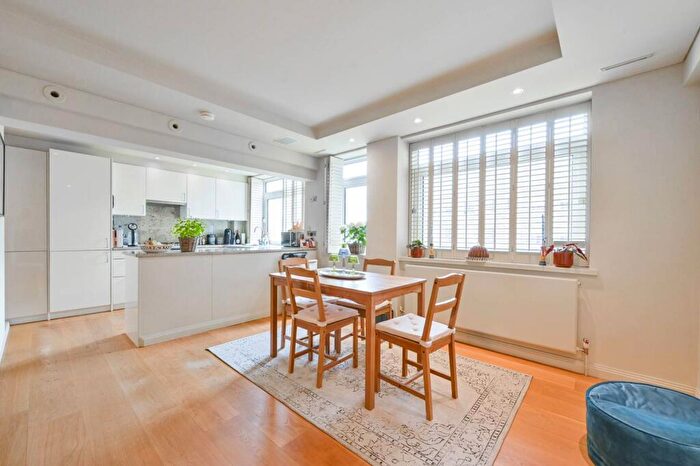2 Bedroom Flat To Rent In Nottingham Terrace, Marylebone, London, NW1