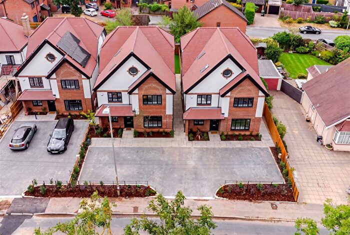 5 Bedroom Detached House For Sale In Hatfield Road, St. Albans, AL4