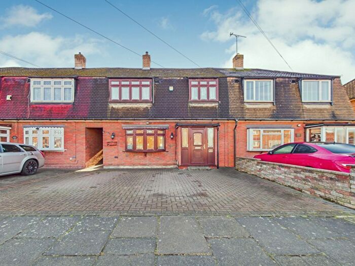 3 Bedroom Terraced House For Sale In Broxburn Drive, South Ockendon, RM15