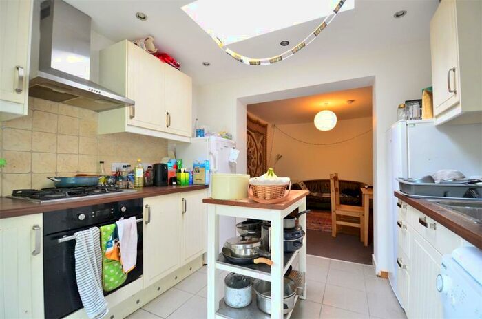 5 Bedroom Semi-Detached House To Rent In Lodgehill Road Selly Oak, Birmingham, B29