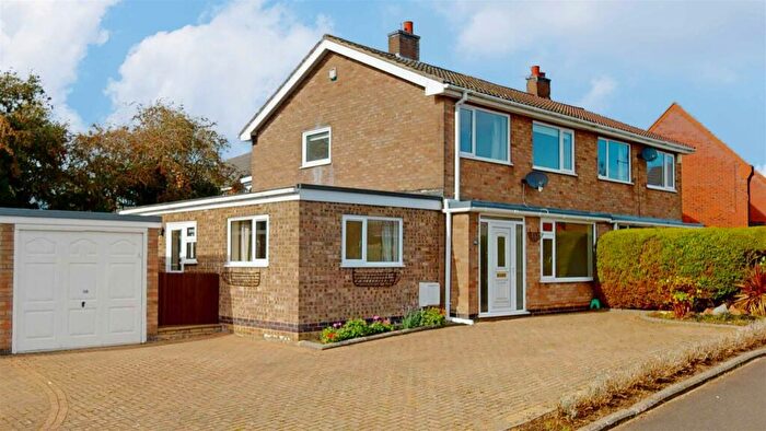 3 Bedroom Semi-Detached House To Rent In Chatsworth Road, Stamford, PE9