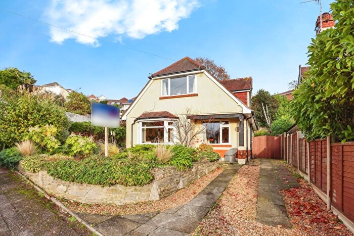 3 Bedroom Detached House For Sale In Glen Road, Poole, BH14