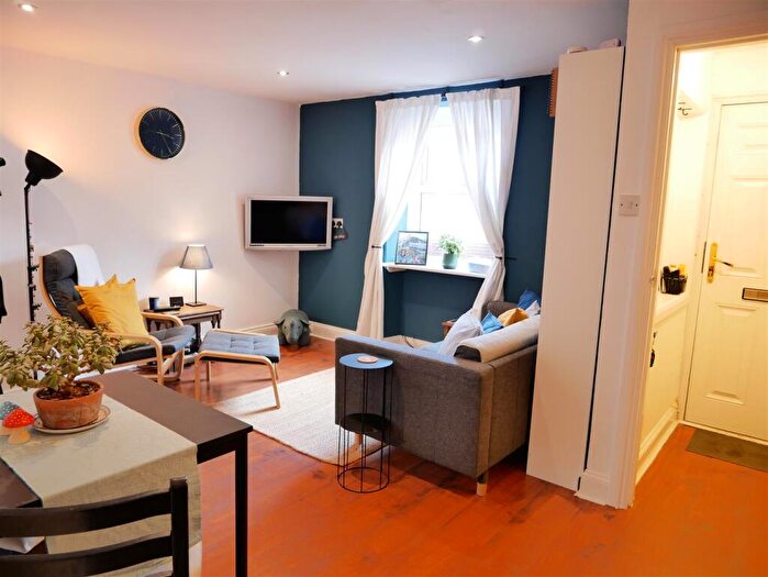 2 Bedroom Terraced House For Sale In London Road, Calne, SN11
