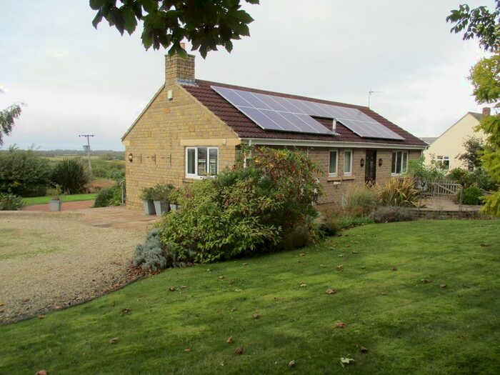 3 Bedroom Bungalow To Rent In Lyefield Road, Worle, Weston Super Mare, BS22