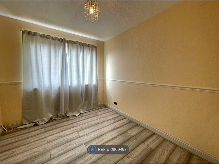 2 Bedroom Flat To Rent In Arden Place, Luton, LU2
