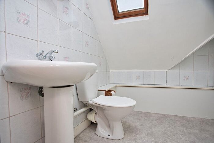 2 Bedroom Flat For Sale In Earls Avenue, Folkestone, CT20