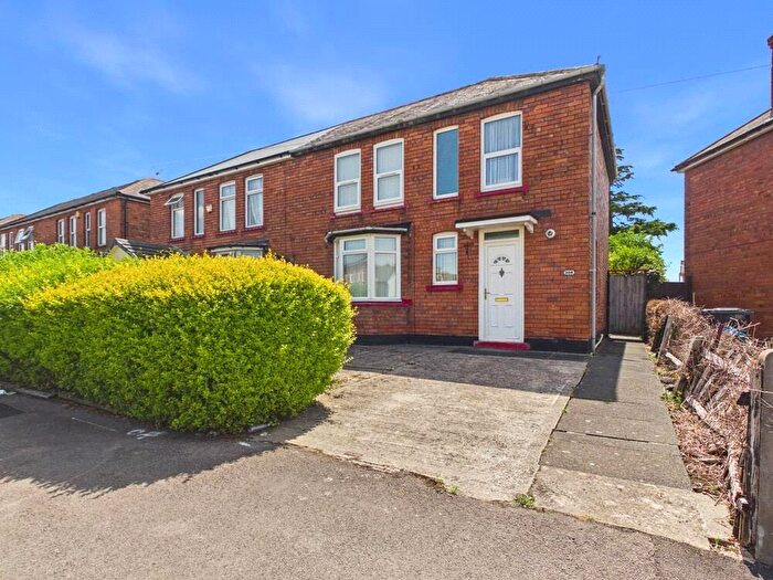 3 Bedroom Semi-Detached House For Sale In Linden Road, Gloucester, Gloucestershire, GL1