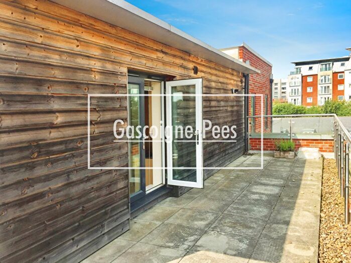 2 Bedroom Flat To Rent In Sinclair Drive, Basingstoke, RG21