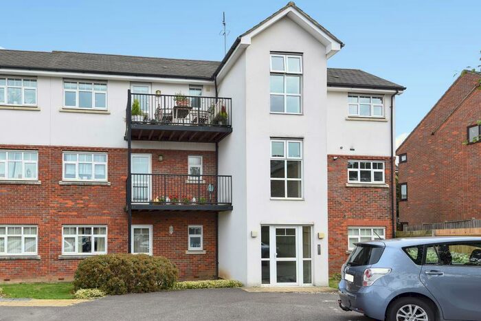 1 Bedroom Apartment To Rent In Hawkes Court, Chesham, HP5