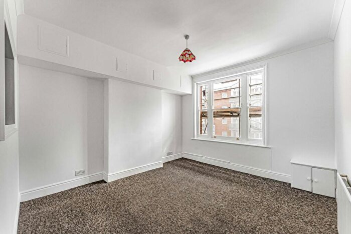 1 Bedroom Apartment For Sale In Commercial Road, London, E1
