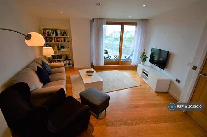 2 Bedroom Flat To Rent In Candle House, Leeds, LS1