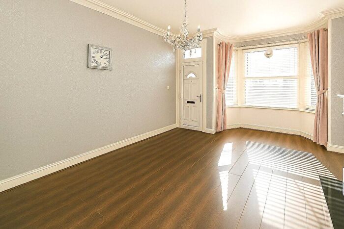 3 Bedroom Terraced House For Sale In Pyatt Street, Nottingham, Nottinghamshire, NG2