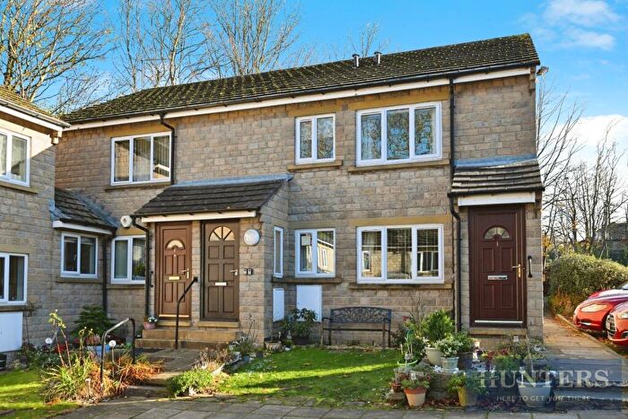 2 Bedroom Flat For Sale In Cherry Lea Court, Rawdon, Leeds, LS19