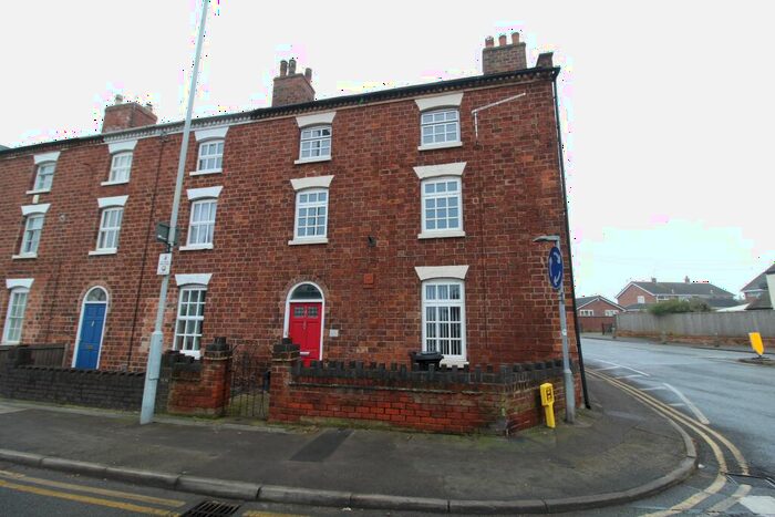 3 Bedroom Terraced House To Rent In High Street, Swadlincote, DE12