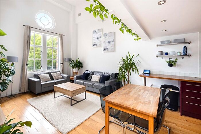 2 Bedroom Flat To Rent In Clock Court, Victory Road, Wanstead, London, E11