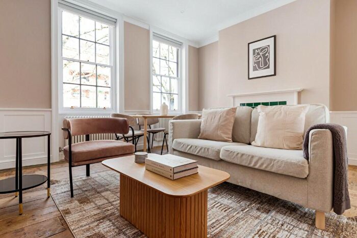 2 Bedroom Apartment To Rent In Cable Street, London, E1